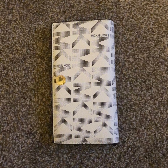 Michael Kors Handbags - Michael Kors Wallet